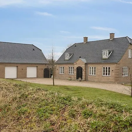 Moderne Med Egen Indgang Naer Vejle 腓特烈西亚